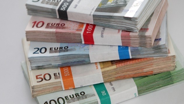 120313125325-euro-currency-bank-notes-story-top