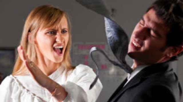 Dieses Bild hat ein leeres alt-Attribut; sein Dateiname ist violent-women-300x168-300x168-1.jpg.